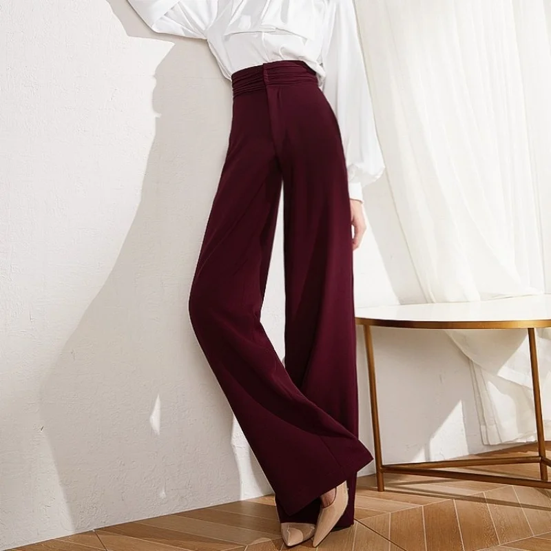 Рисунок 4 - Брюки женские прямые с широкими штанинами