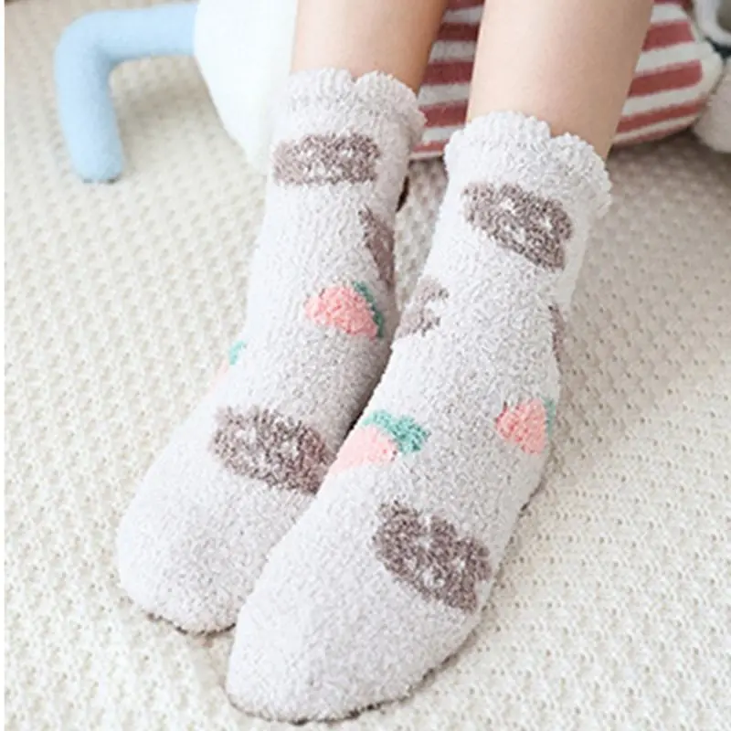 Женские зимние пушистые тапочки Носки ярких цветов клубника помпон Нескользящие Чулочные изделия Y1AC