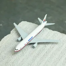 

Malaysia Airlines B777 Aircraft Model 6 Inches Aviation Metal Diecast Home Office Ornament Miniature Toys