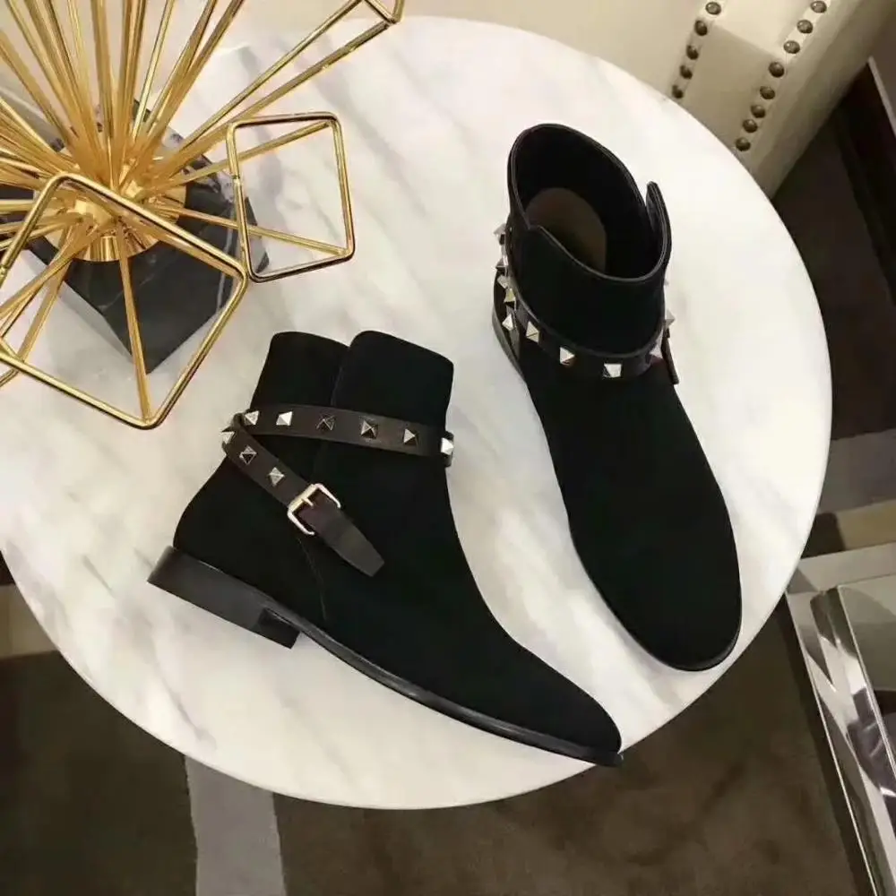 

Boots 2019 autumn and winter new black classic sheepskin fur short boots rivet single shoes fashion wild thick with top version