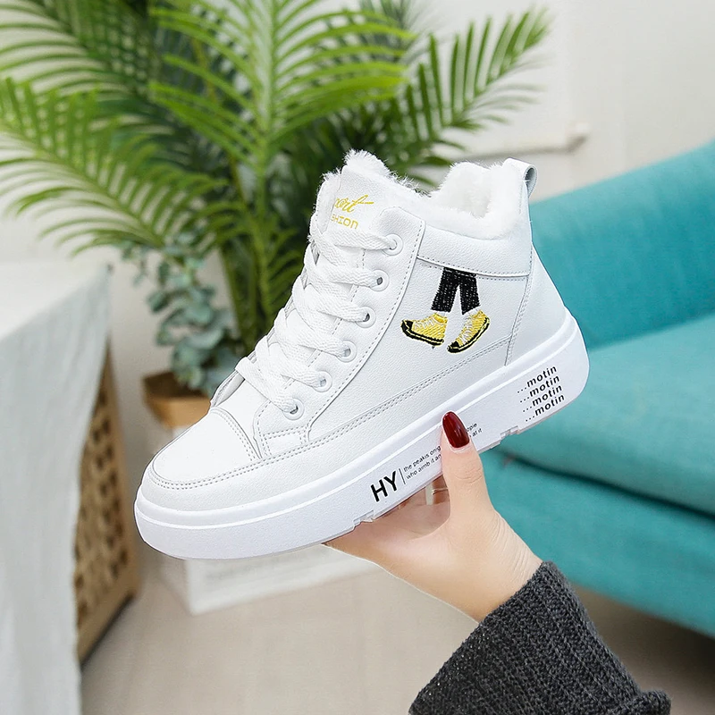 

Autumn and winter high to help women's tide network red 2019 new casual sports light students wild plus velvet white cotton shoe