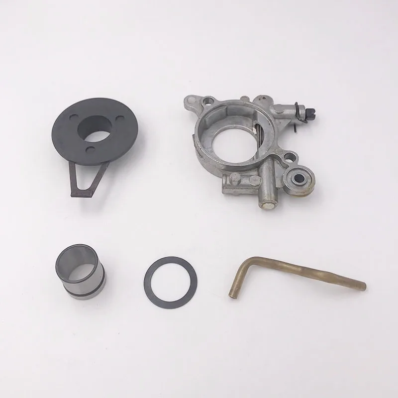 Масляный насос в сборе с трубой для Husqvarna 362 365 371 372 Jonsered 2063 2165 2071 2171 червячный