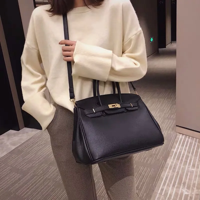 Bolsos de cuero de mujer bolsos de hombro de lujo высокое качество con Bola de nuevos bolsos de цепи, заклепки, отличное качество de mujer; большие размеры