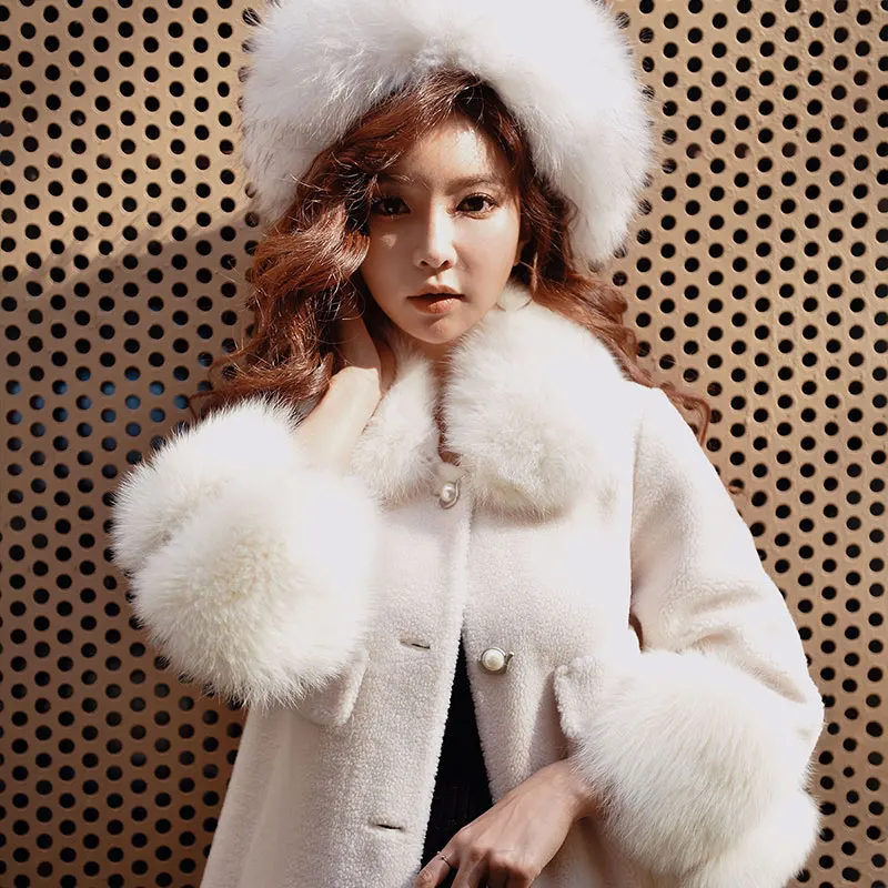 

Dabuwawa Elegant Fox Fur Collar 100 Sheep Wool Coat Women Winter Warm Soft Button Jacket Female Plush Overcoat Casual D18DFR008