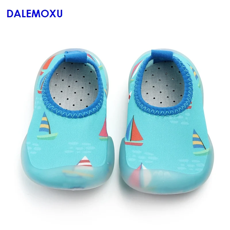Летние детские носки-тапочки Осенняя Нескользящая Детская домашняя обувь со смайликом повседневная обувь с мягкой подошвой для маленьких мальчиков и девочек - Цвет: Blue sailboat