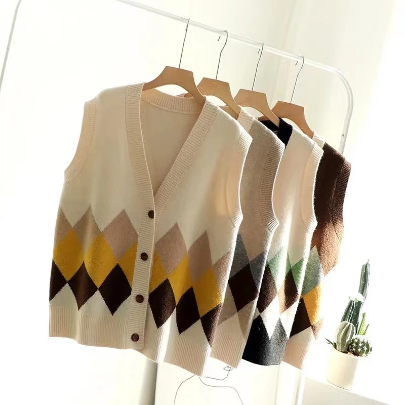 

Spring Autumn Women's Sleeveless V Neck Knitted Vest Argyle Vest Loose Sweater With Buttons Womens Winter Outerwear Plus Size