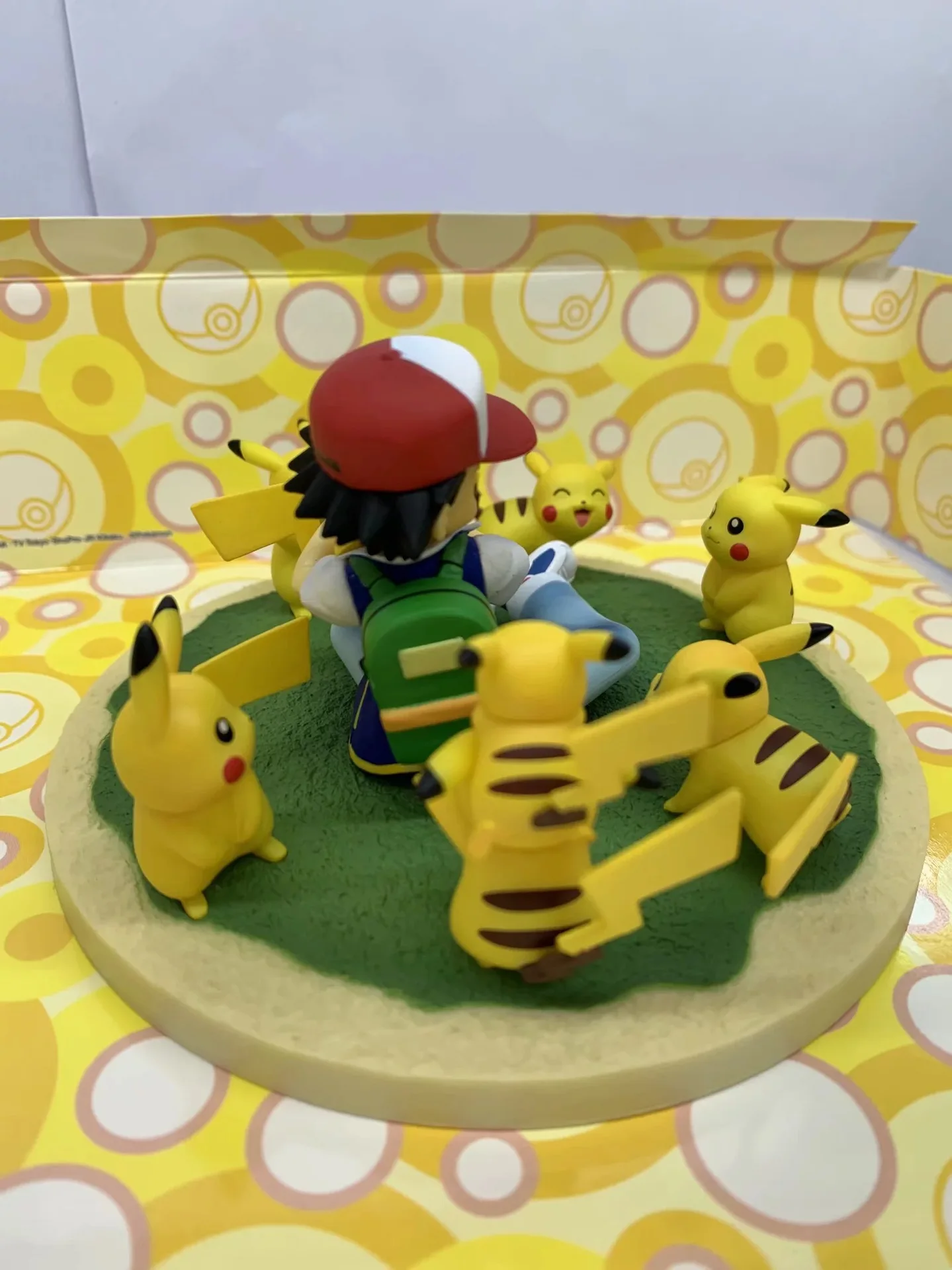 

Feihong Anime Pokemon Pet Elf Ash Crowds Pikachu Scene Garage Kit