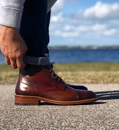 

2020 Men Vulcanize Shoes Men Brown Color Stylish High Ankle Suede Pu Leather Customized Lace Up Boots Men Shoes Tv947
