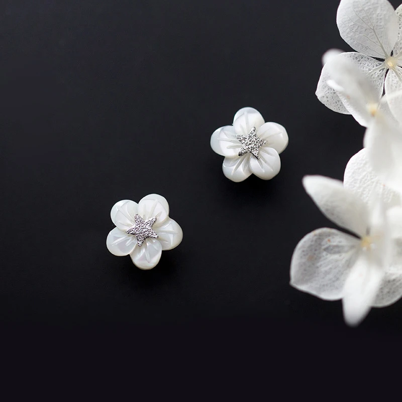 MloveAcc маленькие серьги-гвоздики из стерлингового серебра 925 пробы с белыми ракушками для женщин модные серебряные ювелирные изделия