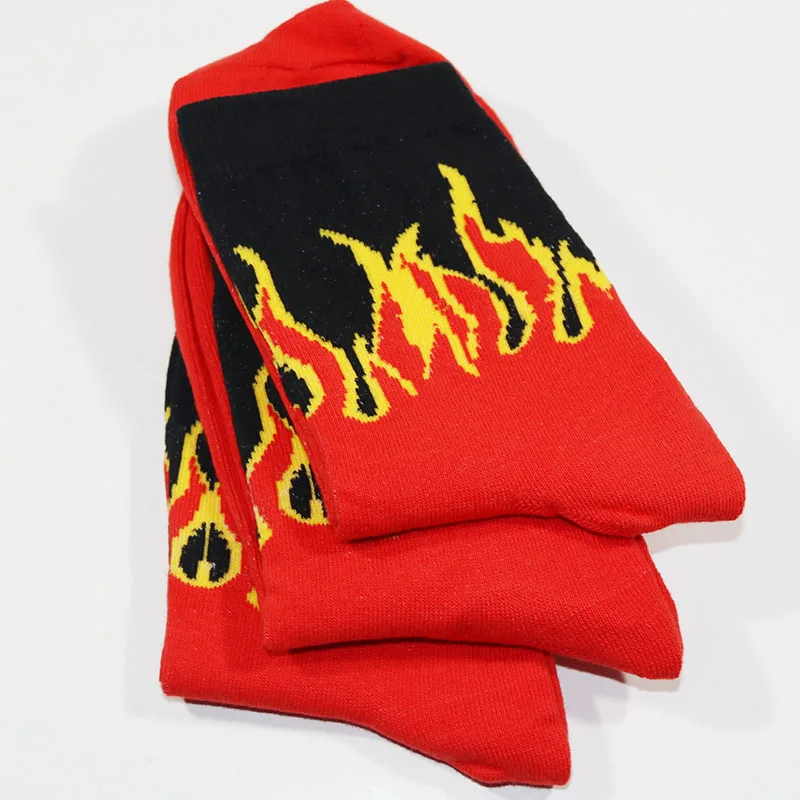 Красные, желтые, белые, черные модные уличные носки в стиле хип-хоп, трендовые носки для мужчин и женщин, хлопковые 3 пары, посылка Носки с рисунком пламени