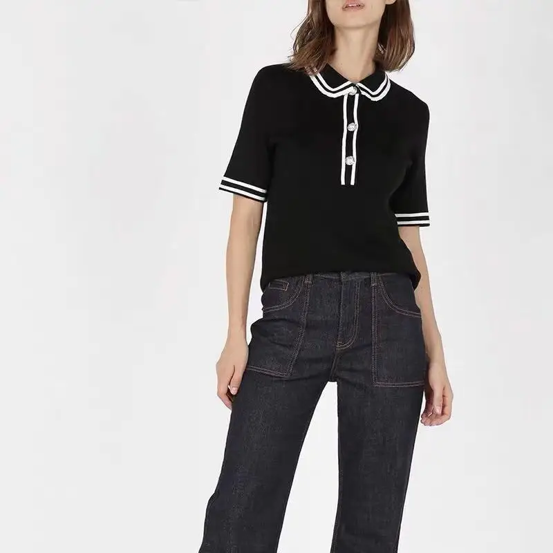 

2019 Autumn / Winter New Black White Striped Pearl Button Slim Short-sleeved Sweater