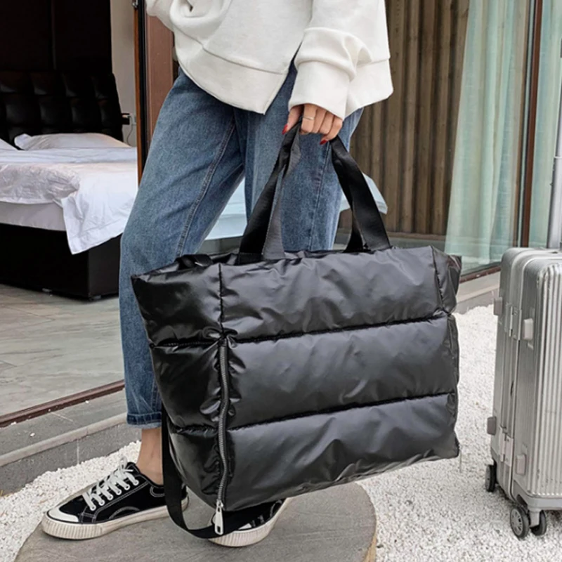 

Новая вместительная сумка на плечо для женщин, водонепроницаемые нейлоновые вместительные мешки с хлопковым наполнителем и перьями, саквояж на плечо, женская сумочка