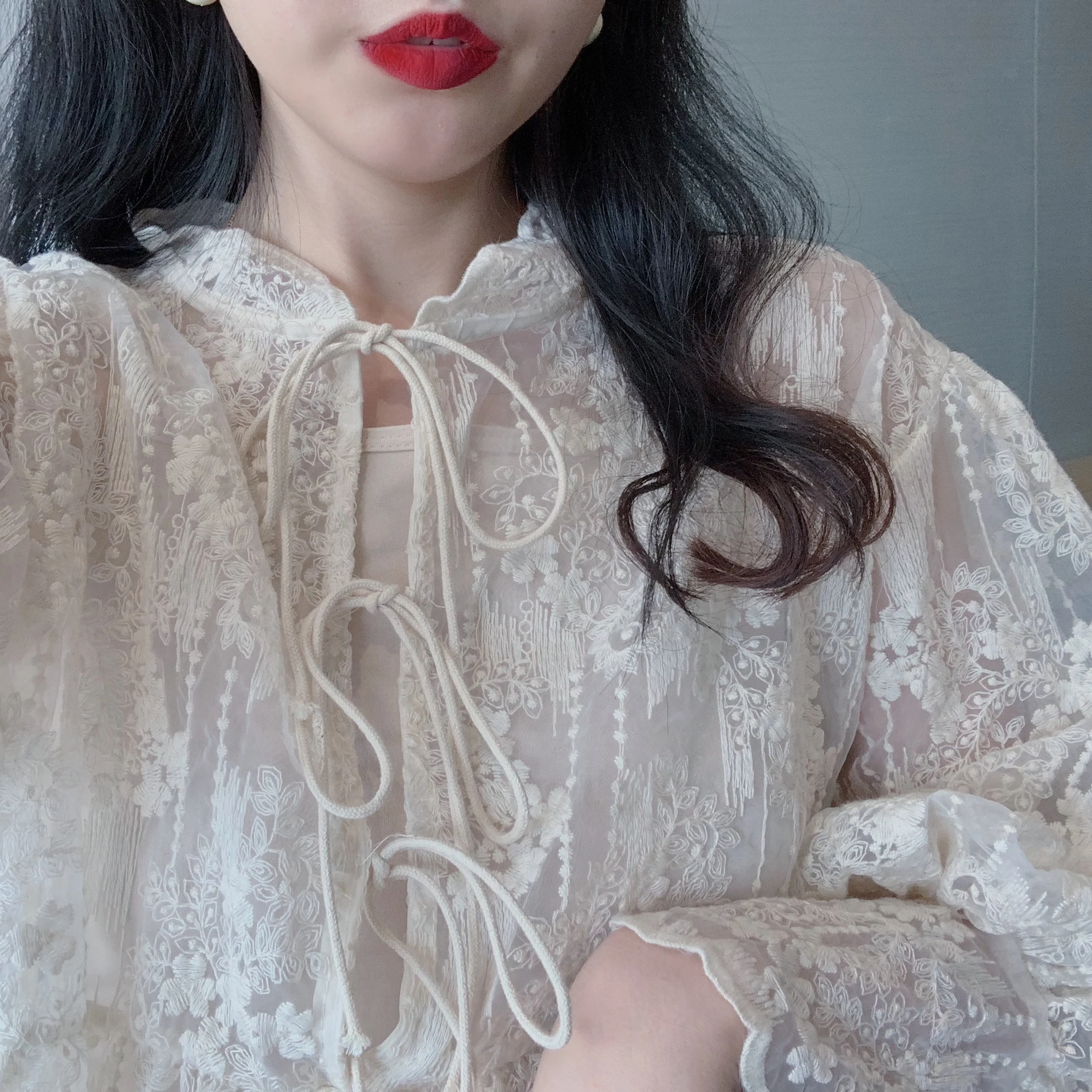 WHITNEY WANG, блузки,, Весенняя мода, с пышными рукавами, с вырезом, с бантом, Кружевная блуза с вышивкой, женские блузы, женская рубашка, Топ