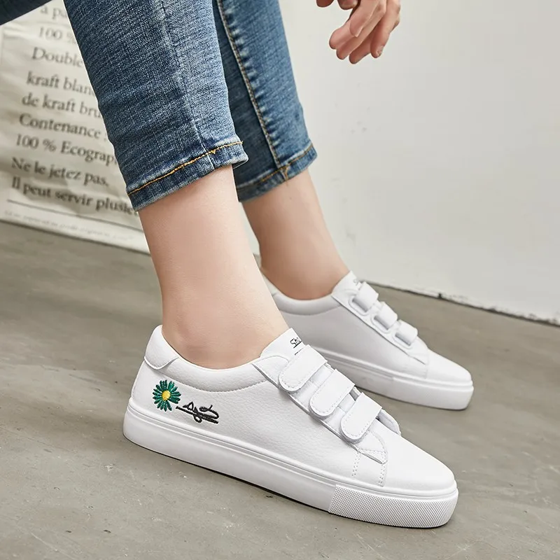 

Women Sneakers Lace-up Casual Vulcanize Shoes Femme Sneakers Tenis Feminino Shoes Light Simple Woman Flats U20-50