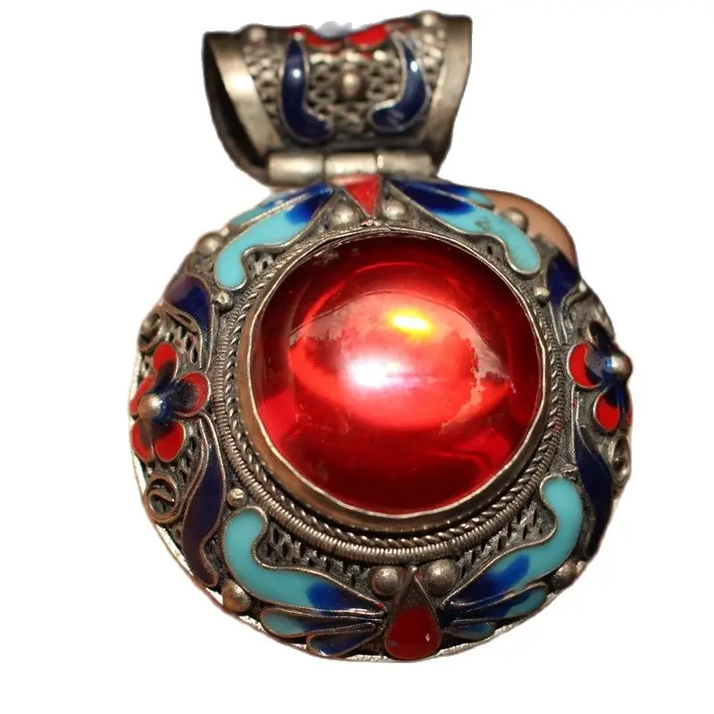 

China Old Tibetan Silver Inlaid Zircon Pendant