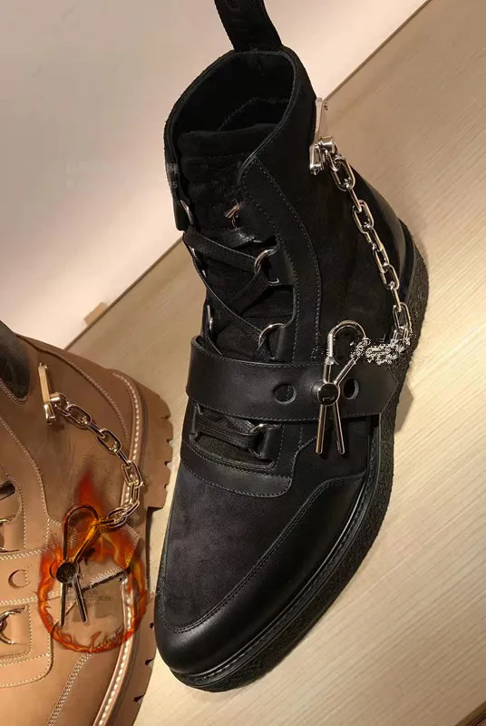 Новые ботильоны женские повседневные Ботинки martin с металлическими декоративными ремешками модные ботинки на толстой платформе с цепочкой обувь на платформе