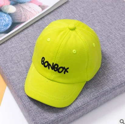 Fluorescent green Бейсбольная кепка, простые детские кепки с вышитыми буквами для мальчиков и девочек, спортивные кепки с ремешком сзади, Стильные Шапки с застежкой-липучкой, новая кепка, Прямая - Цвет: Fluorescent green