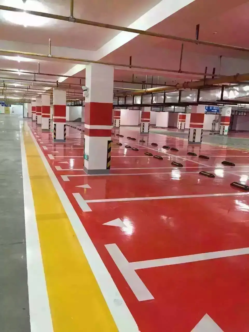 Roll coating of epoxy resin floor paint Dustproof, wear-resistant, bright light, easy to clean afbeelding