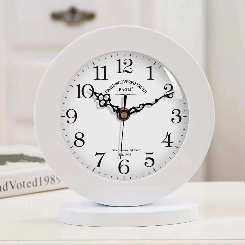 Европейские креативные простые деревянные настольные часы для гостиной, бесшумные современные прикроватные кварцевые часы для спальни, офисные настольные маятниковые часы