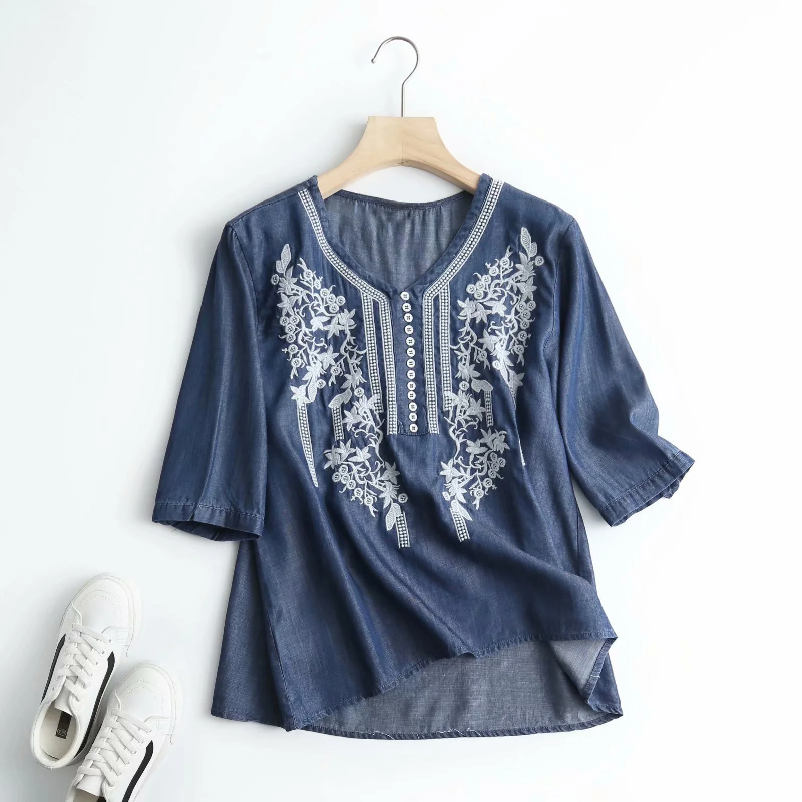 Denim shirt with embroidered patches Woman, Blue | TWINSET Milano