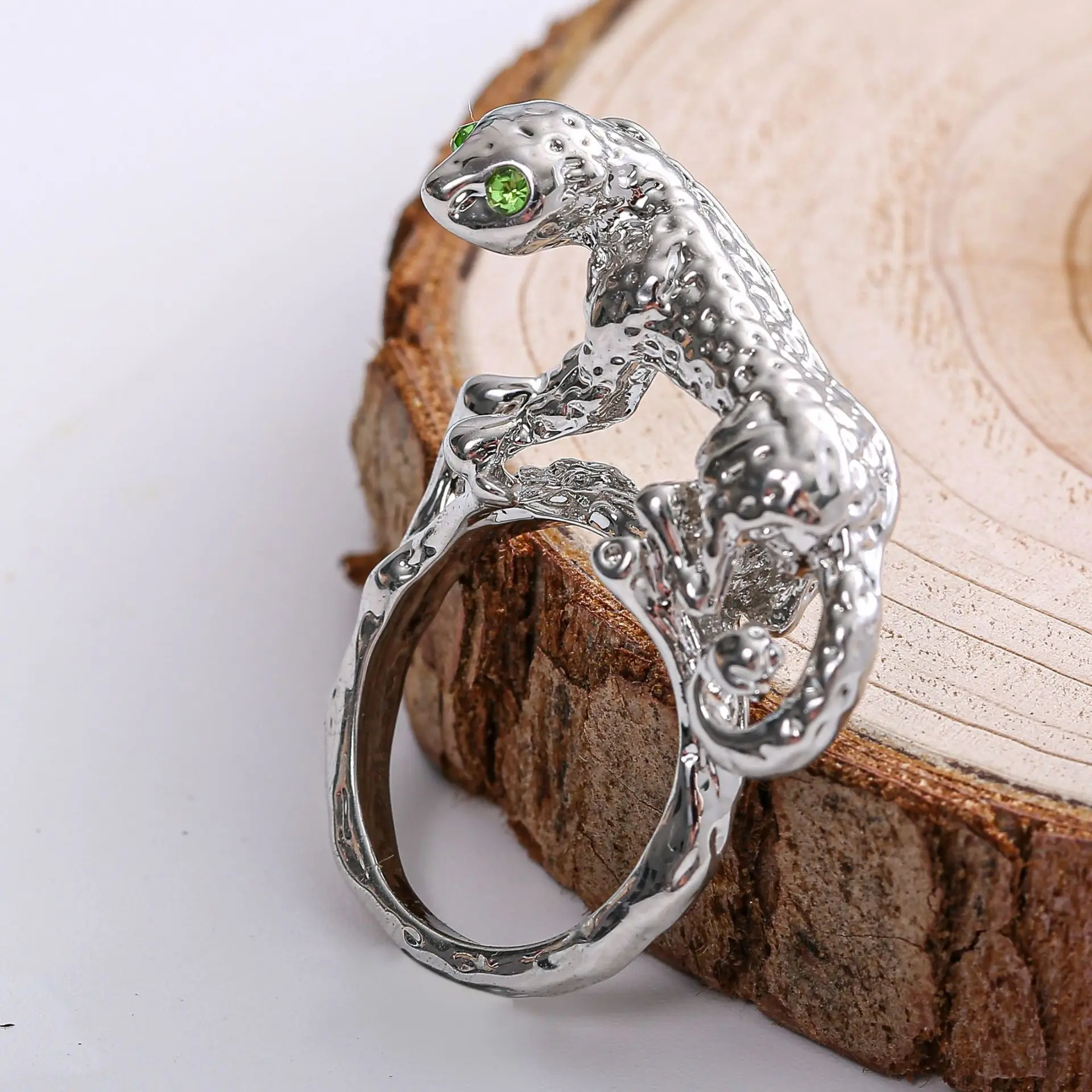 

Fashion Personality Forest Cheetah Domineering Design Green Cheetah Eyes Zircon Ring Men Fashion Jewelry Party Prom Gift