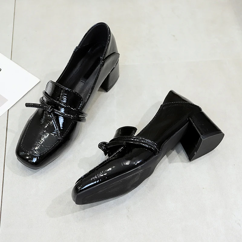 

2020 New Shoe Woman Heel Fashion Bow Patent Patent Shallow Heel Shoes with Square Heels for Lady High Heel Office Shoes U22-66
