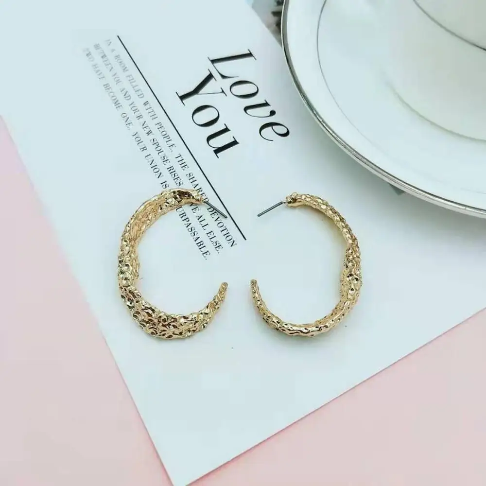 

TRENDY WOMEN EARRINGS GOLD COLOR PLATING GOOD QUALITY IRREGULAR HOOP EARRING