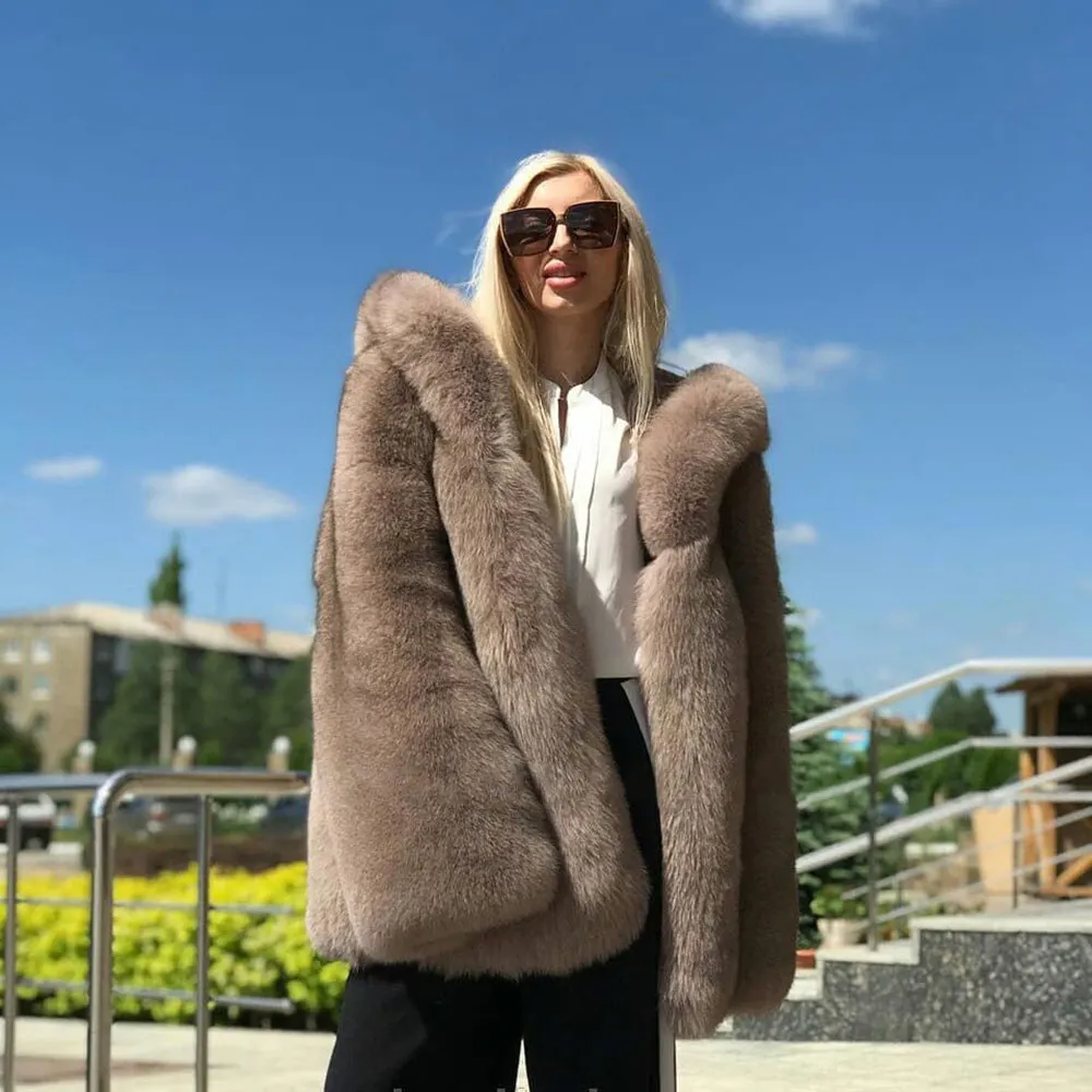 Новое модное натуральное пальто из натурального Лисьего меха женская короткая зимняя куртка с большим меховым капюшоном теплая натуральная Серебряная шуба