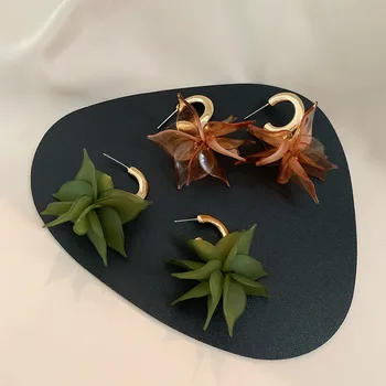 

Retro Flower Petal C Shape Drop Earrings for Women Girls Gold Color Alloy Arcylic Floral Dangle Earrings Statement Jewelry Gifts