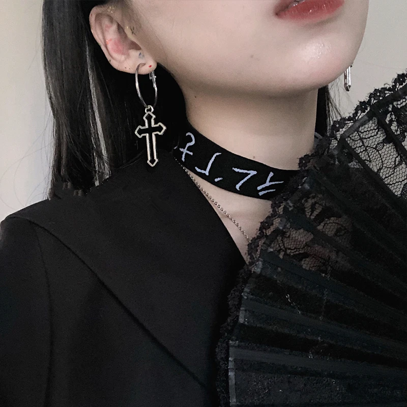 

Korea New Vintage Cross Hollow Hip Pop Silver Circle Gothic Metalic Drop Earrings New Geometric Earrings for Women Party Gifts