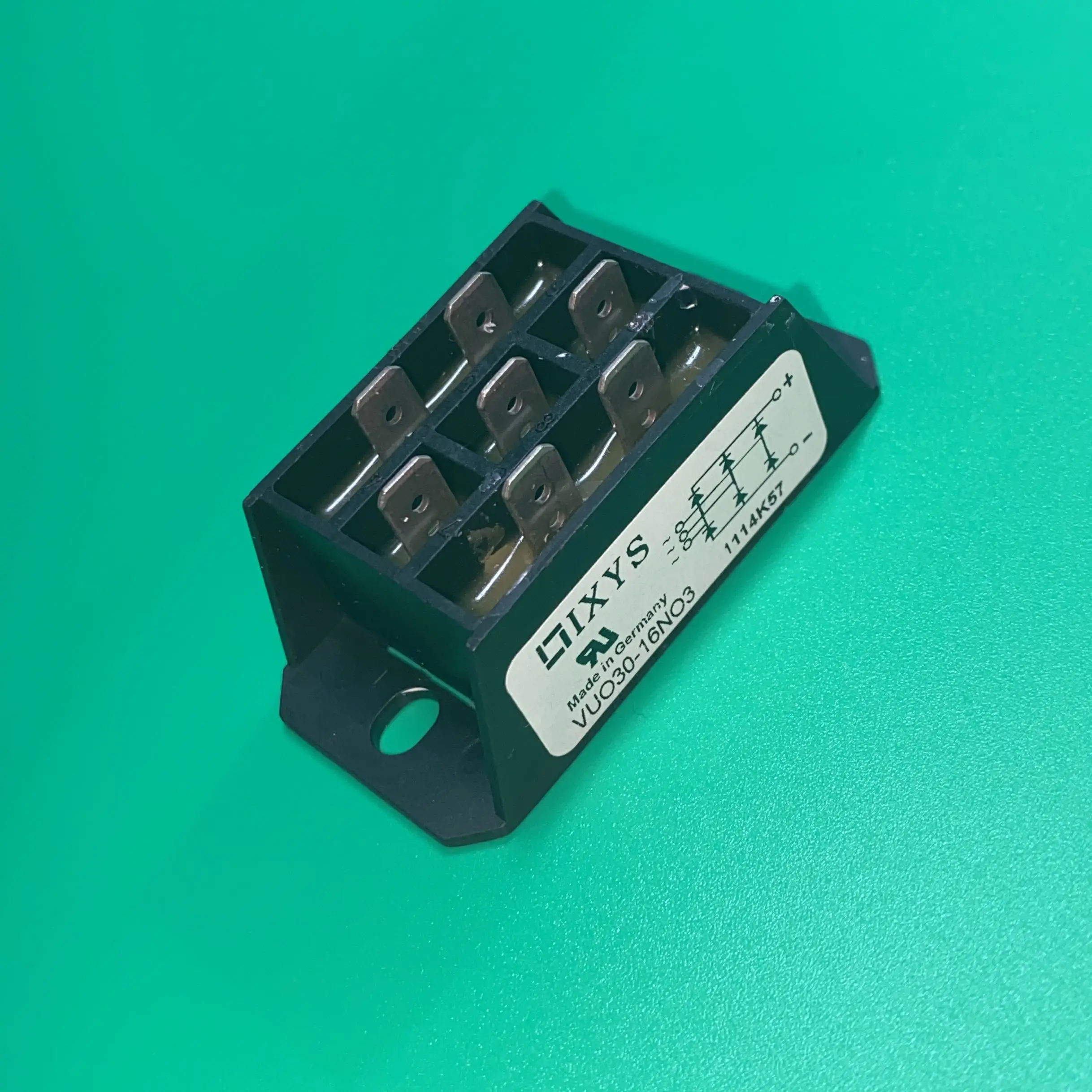VUO30-16NO3 мост RECT 3 P 1.6KV 37A FO-F-B модуль вуо 30-16 NO3 с изолированным затвором (IGBT) VUO30-16N03 |