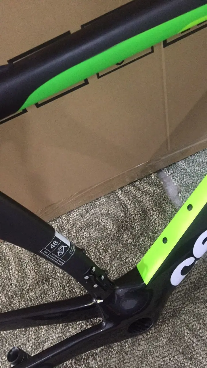 

black green color cycling carbon frame +bb right +seatpost+fork+headset s-5 road bike frame in carbin made in taiwan in stock