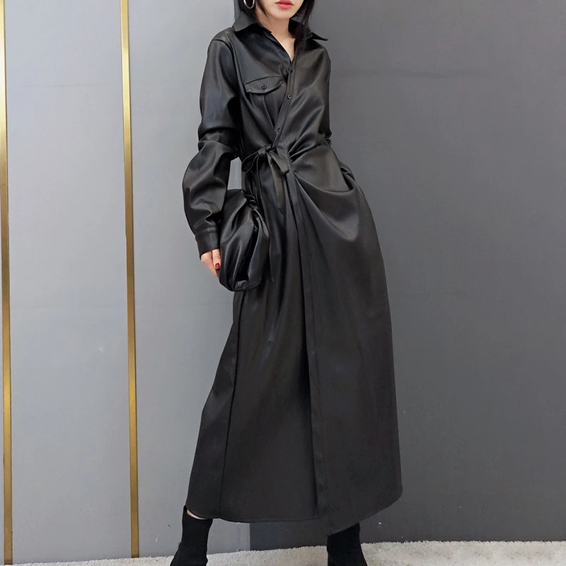 TWOTWINSTYLE Асимметричное пальто из искусственной кожи для женщин воротник с лацканами фонарь с длинным рукавом Высокая талия на шнуровке куртка с рюшами Новинка для женщин