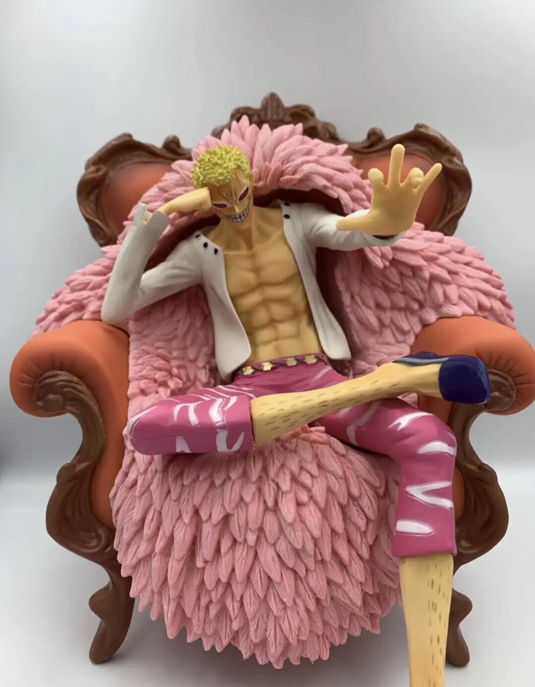 Один кусок семь у Хай мин ГК диван маленький Тан сидя Doflamingo в коробке гаражный комплект