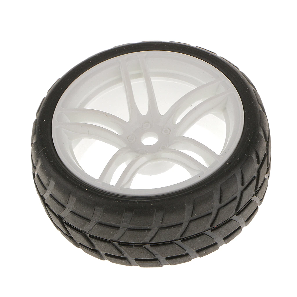 Упаковка из 4 резиновых шин и пластиковых колесных дисков для HSP RC 1:10 на дорожном автомобиле