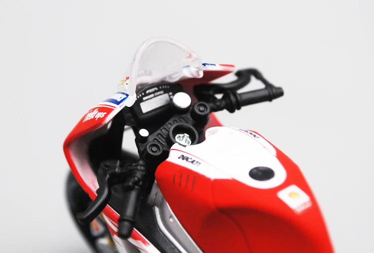 Maisto 1/18 1:18 Масштаб WGP 15 Ducati Desmosedici No29 гоночный мотоцикл Мотоциклы литье под давлением демонстрационные модели игрушки для мальчиков