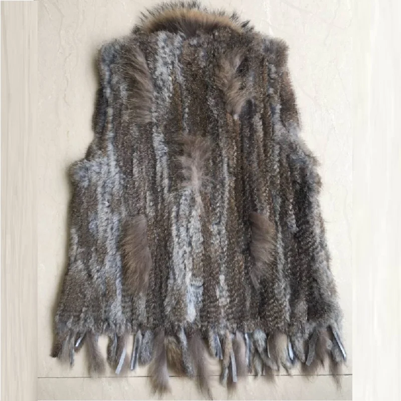 草黄色、棕色  背面