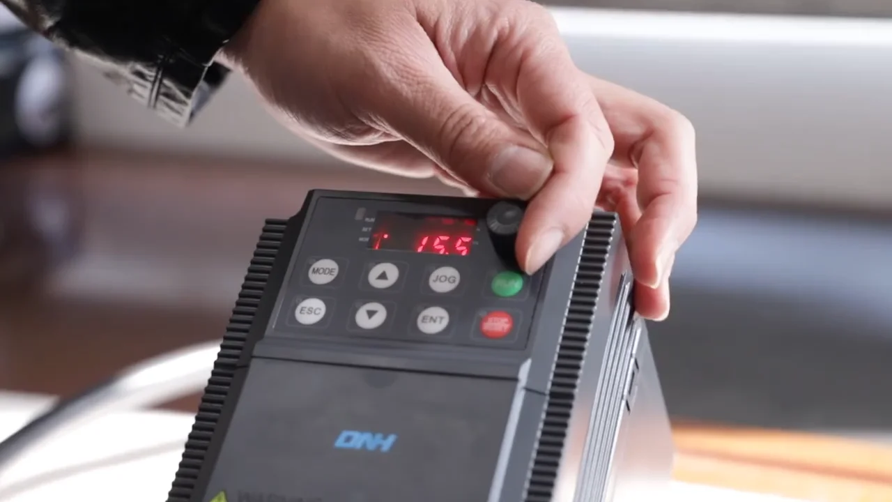 Ad Alte Prestazioni 11Kw Una Fase 220V Ingresso 3 Fasi 380V Uscita 50Hz A 60Hz Vfd Inverter Di Frequenza