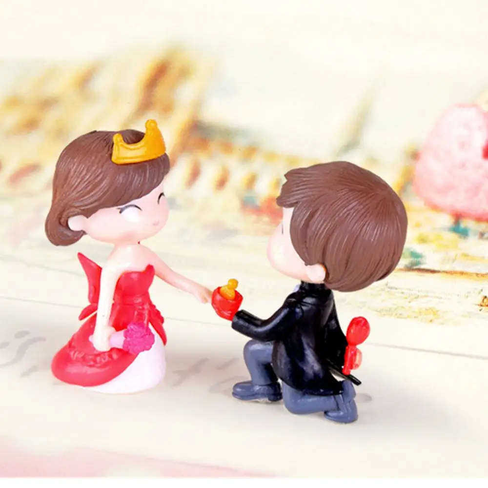 Пара очаровательных миниатюрных влюбленных Мини Маленькие пары Статуэтки из