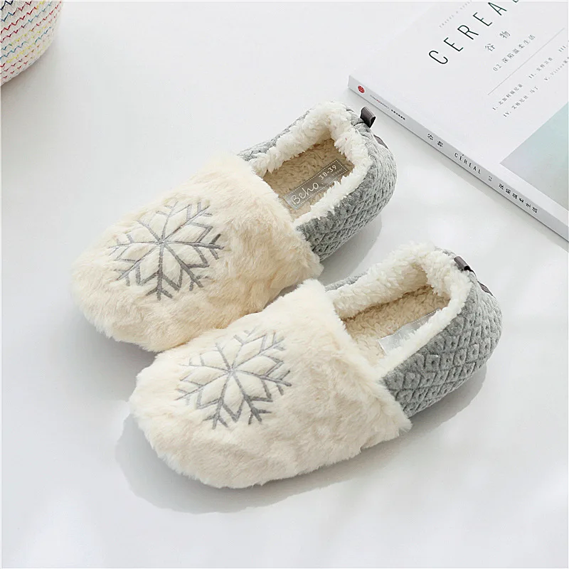 

Month of Shoes Winter Snowflake plus Velvet Warm Maternity Shoes Thick Bottomed Large Size Cover Heel Home Slipper