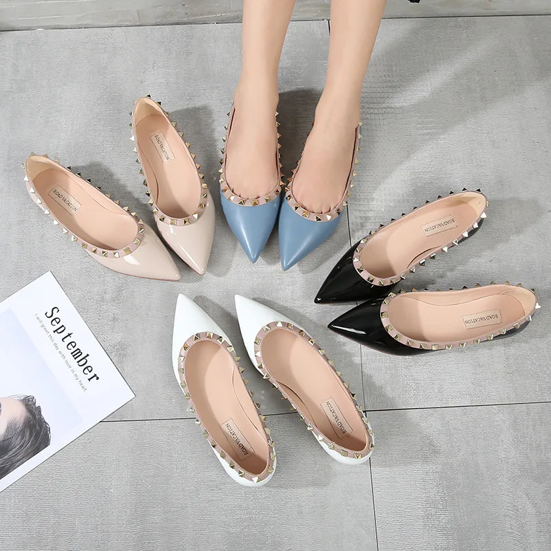 

2019 Europe And America Fashion New Style Rivet Flat Heel Pointed Shallow Mouth Patent Leather Rivet Large Size Women's Flat Kee