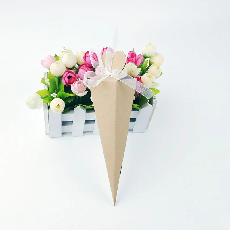 

50pcs Creative Cream Cone Shape Triangular Paper Candy Box Packaging With Hand Wedding Party Favors Thanks Gift Chocolate Box