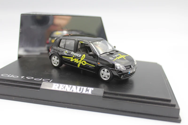 1:43 Megane 2006 литая под давлением Модель автомобиля игрушки Металлическая Модель автомобиля оригинальная коробка