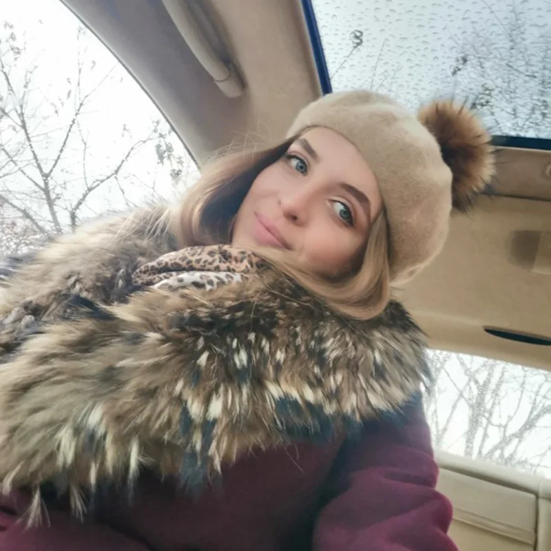 Женский винтажный берет с помпоном из натурального меха осенне Весенняя