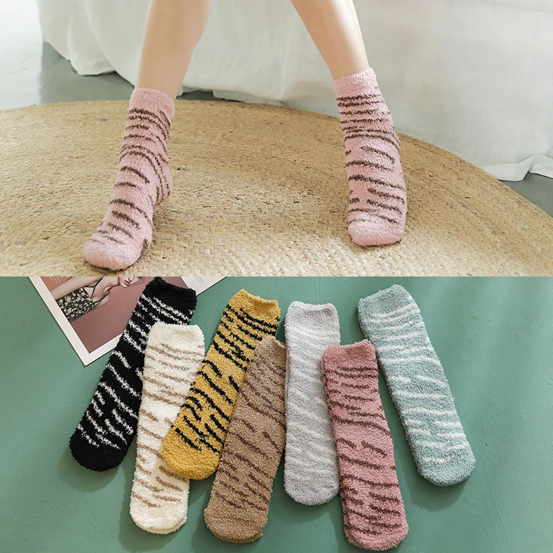 Милые зимние толстые носки с котами; теплые носки-тапочки для сна с героями мультфильмов; модные бархатные носки средней длины для женщин и девочек