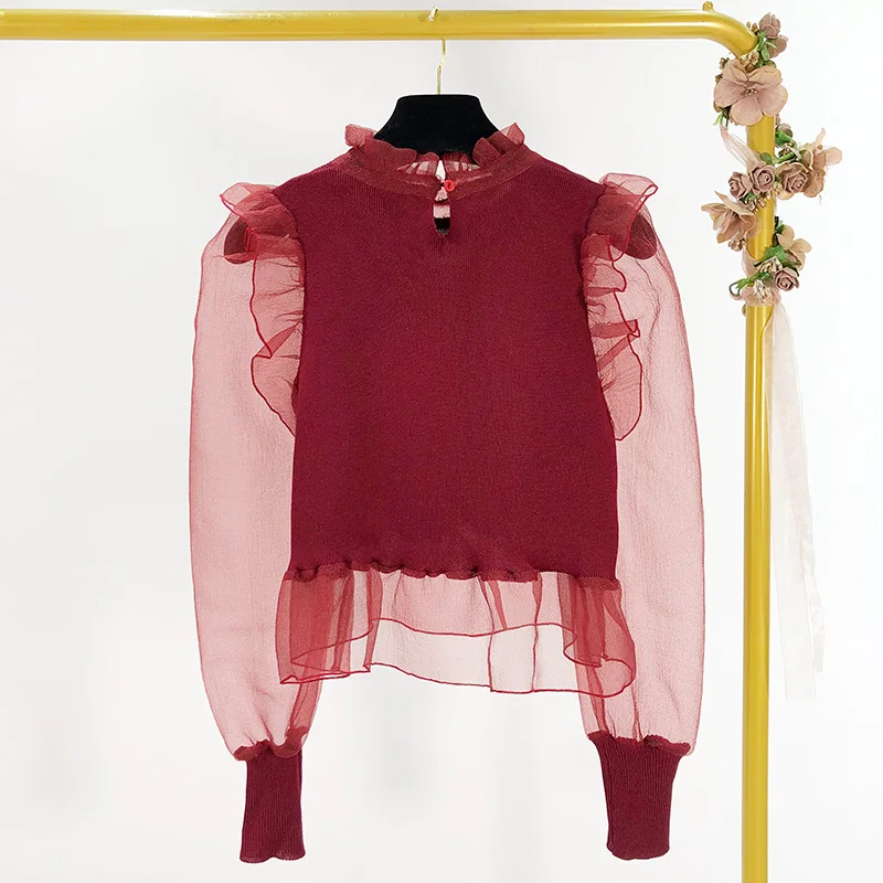 Весенняя трикотажная короткая женская рубашка с воротником и деревянными ушками