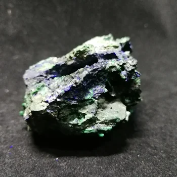 

130.9gNatural blue copper malachite is closely associated with each other