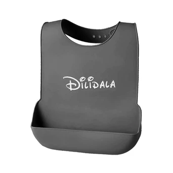 

Adults Waterproof Anti-oil Silicone Bib Elderly Aged Mealtime Cloth Protector R2JF