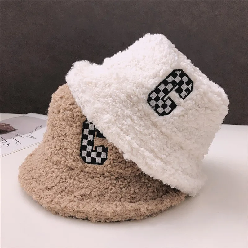 

Шапка из меха ягненка, Рыбацкая шапка, Женская Шахматная шапка на осень и зиму, корейская мода, теплая плюшевая шапка для бассейна, уличная дорожная