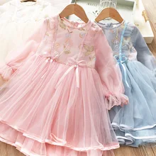 Платье принцессы с длинными рукавами для девочек; весна г.; вышитое Сетчатое платье с жемчужинами и бабочками